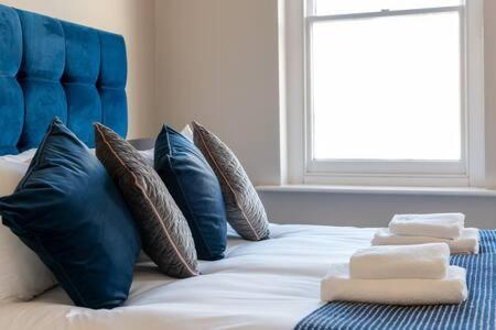 Central, Stunning 2 Bed Apartment With Parking! Cambridge  Exteriér fotografie