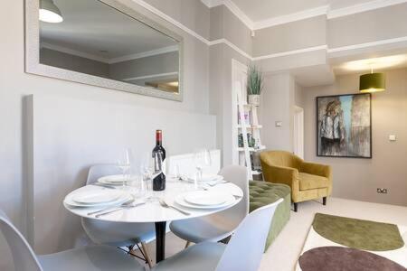 Central, Stunning 2 Bed Apartment With Parking! Cambridge  Exteriér fotografie