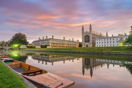 Central, Stunning 2 Bed Apartment With Parking! Cambridge  Exteriér fotografie