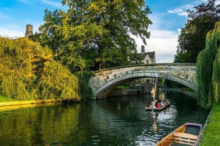 Central, Stunning 2 Bed Apartment With Parking! Cambridge  Exteriér fotografie