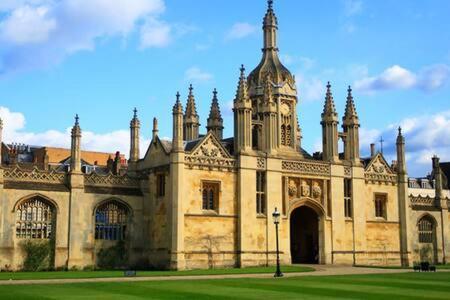 Central, Stunning 2 Bed Apartment With Parking! Cambridge  Exteriér fotografie