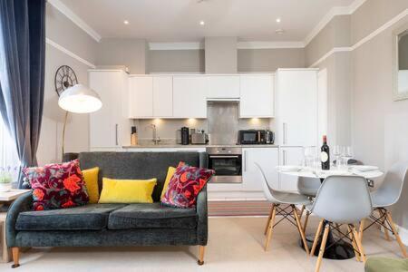Central, Stunning 2 Bed Apartment With Parking! Cambridge  Exteriér fotografie